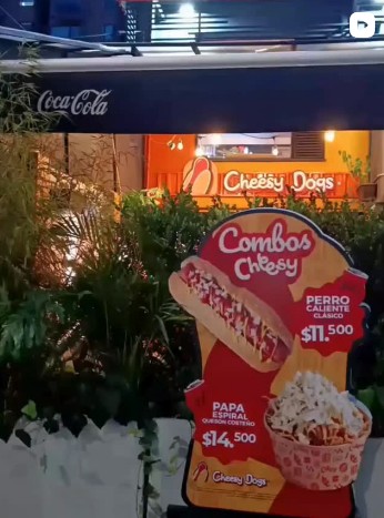 Inauguración Cheesy Dogs